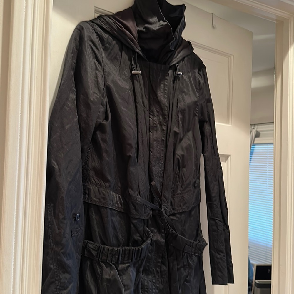 Simple and stylist fall/spring jacket with hood.